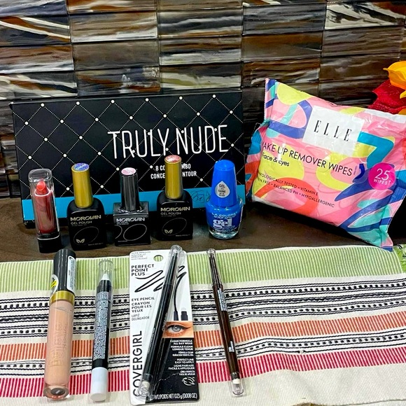 Makeup bundle #2 - Picture 1 of 4